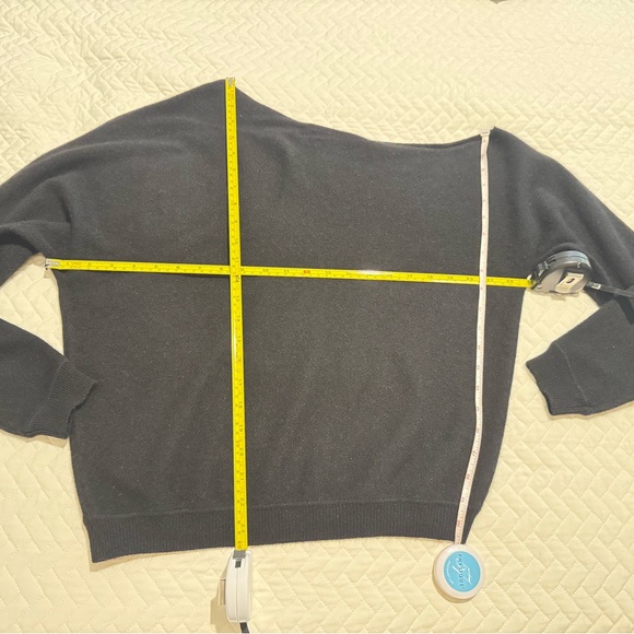 Minnie Rose Black Women's Sweater in Cashmere - Picture 6 of 6